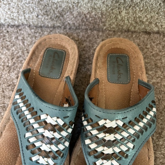 Clark’s Artisan woven leather comfort sandal. Vacation. Beach. EUC. Cushion! Sz7 - Picture 3 of 9
